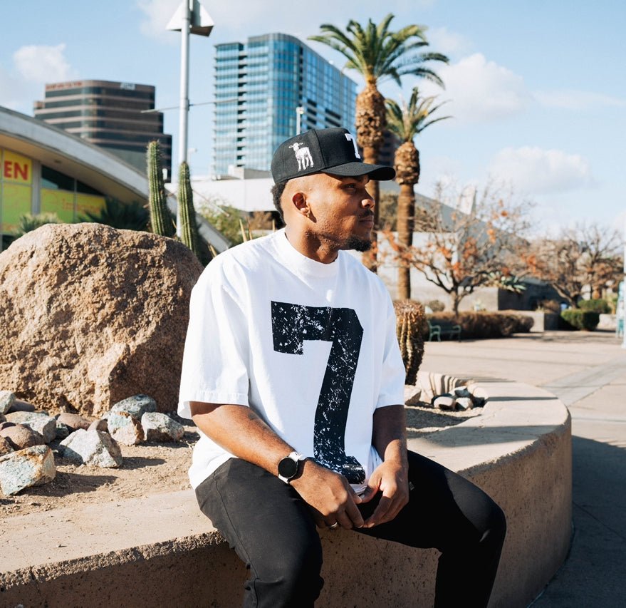 ‘7’ Premium SnapBack - Black/White