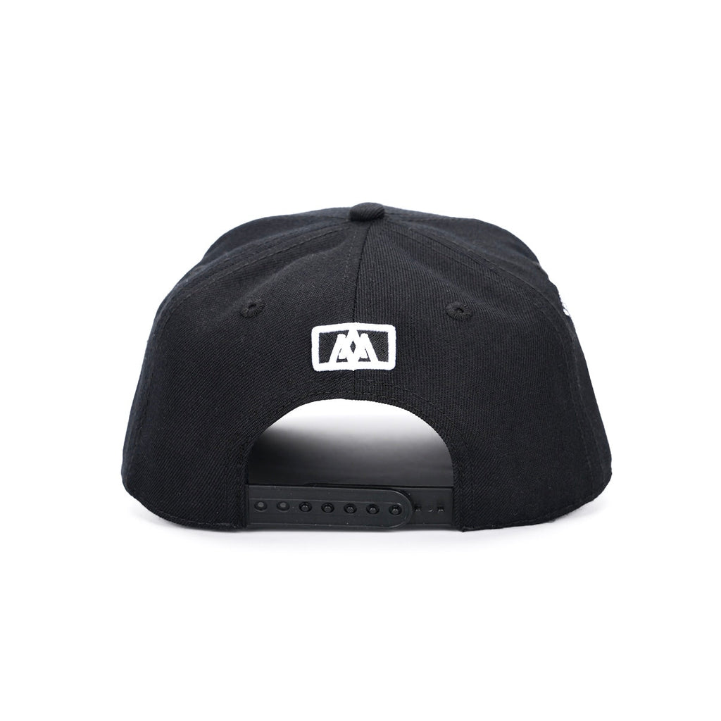 ‘7’ Premium SnapBack - Black/White