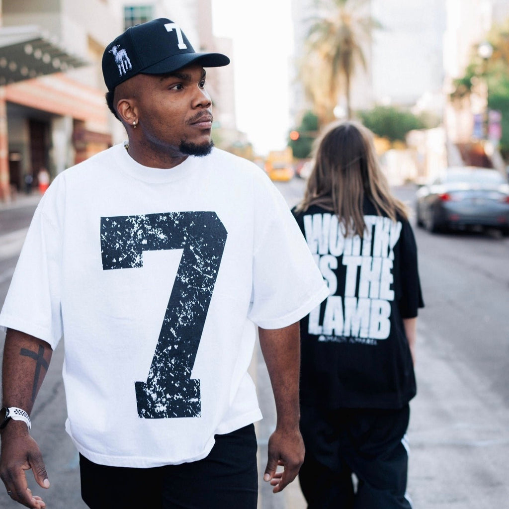 ‘7’ Premium SnapBack - Black/White